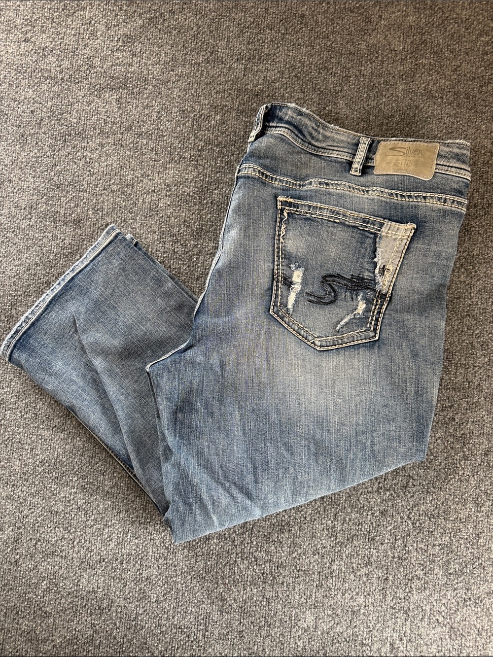 Silver Jeans Women’s Suki Size 24 Capri Jeans in Light Blue Wash